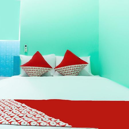 Oyo 3095 Semarapura Homestay Макасар Екстер'єр фото