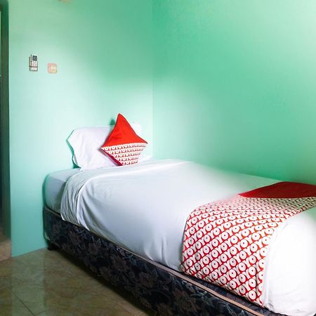 Oyo 3095 Semarapura Homestay Макасар Екстер'єр фото
