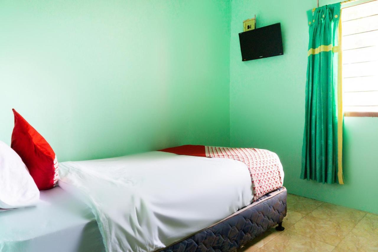 Oyo 3095 Semarapura Homestay Макасар Екстер'єр фото