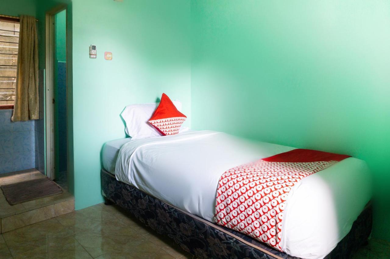 Oyo 3095 Semarapura Homestay Макасар Екстер'єр фото