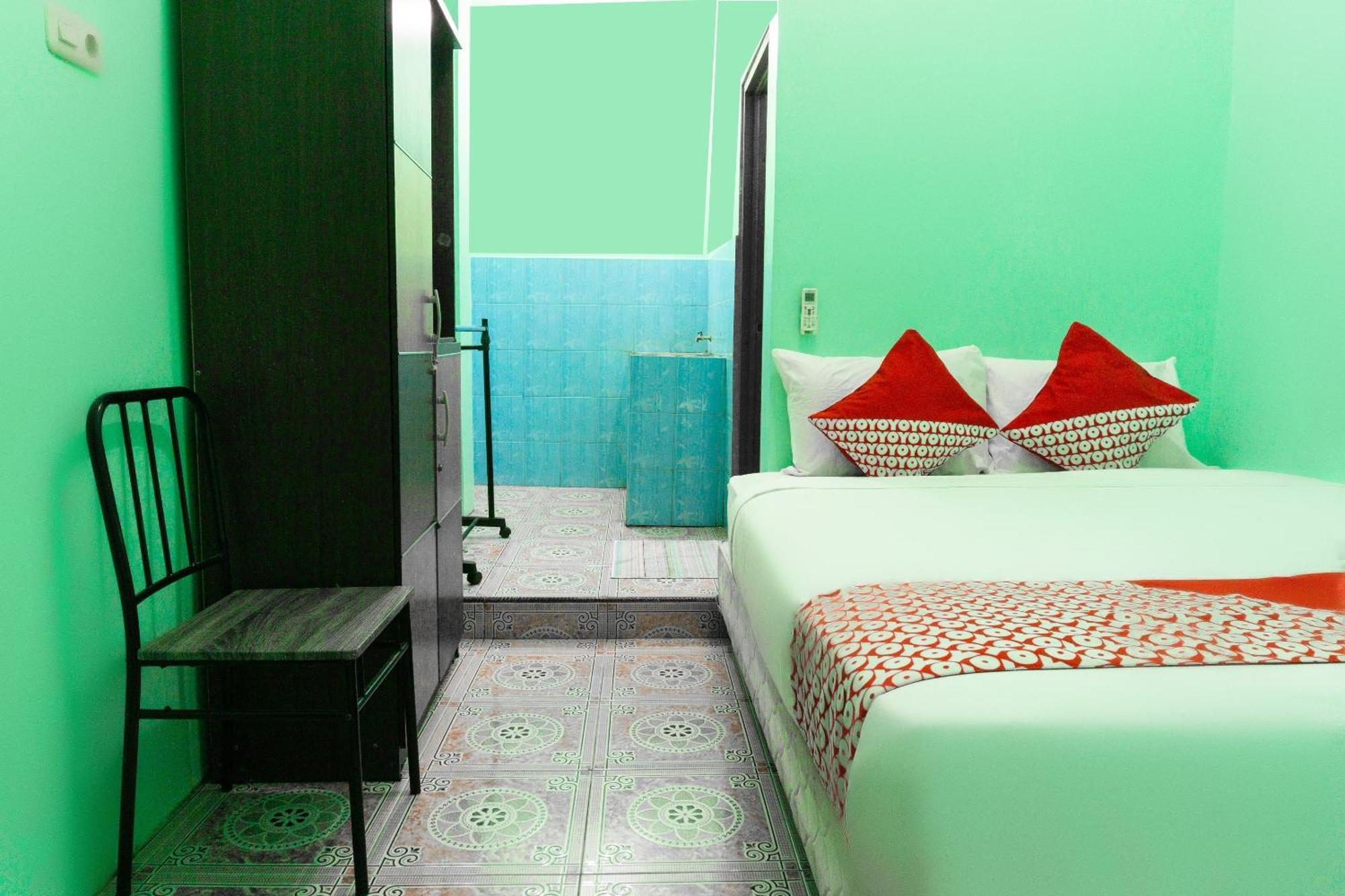 Oyo 3095 Semarapura Homestay Макасар Екстер'єр фото