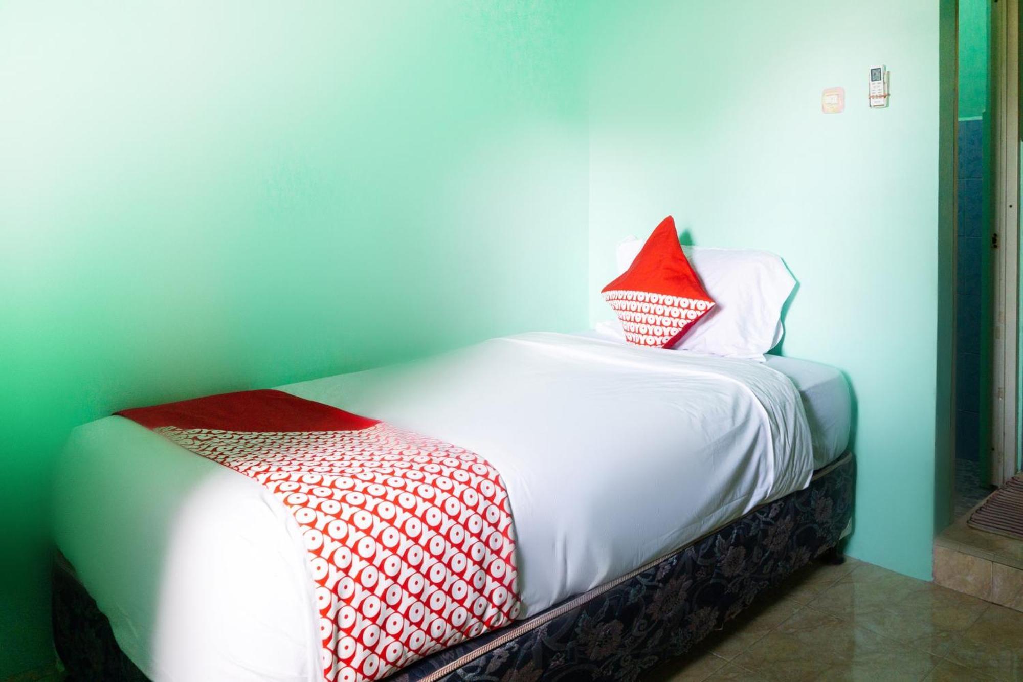 Oyo 3095 Semarapura Homestay Макасар Екстер'єр фото
