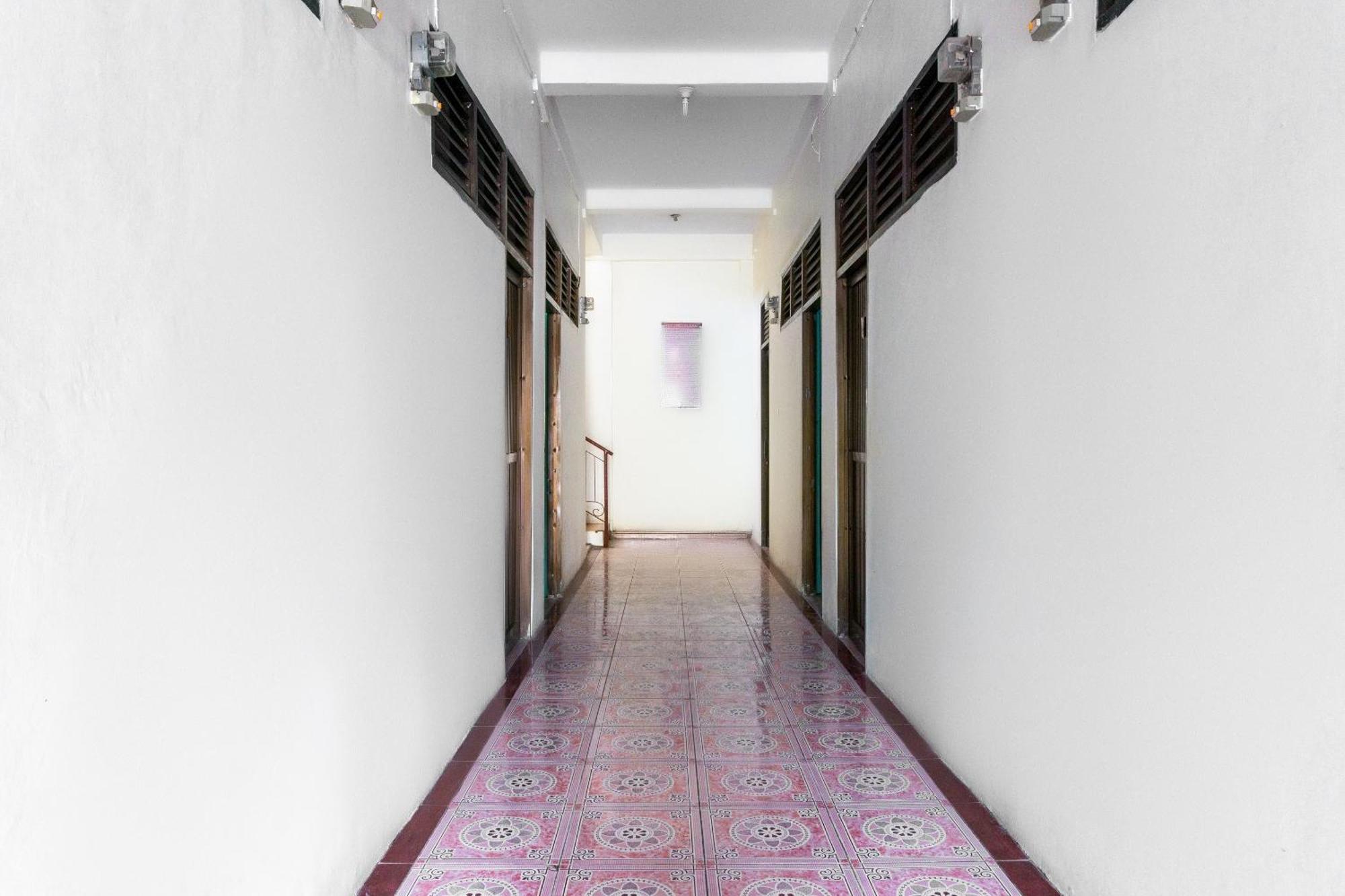 Oyo 3095 Semarapura Homestay Макасар Екстер'єр фото