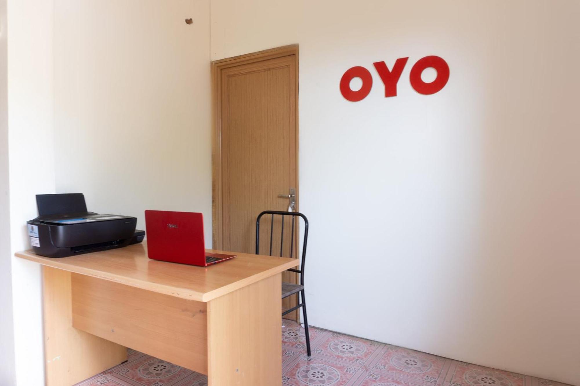 Oyo 3095 Semarapura Homestay Макасар Екстер'єр фото